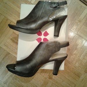 NWOT-NATURALIZER-GREY-LEATHER-SLINGBACK-SHOES
